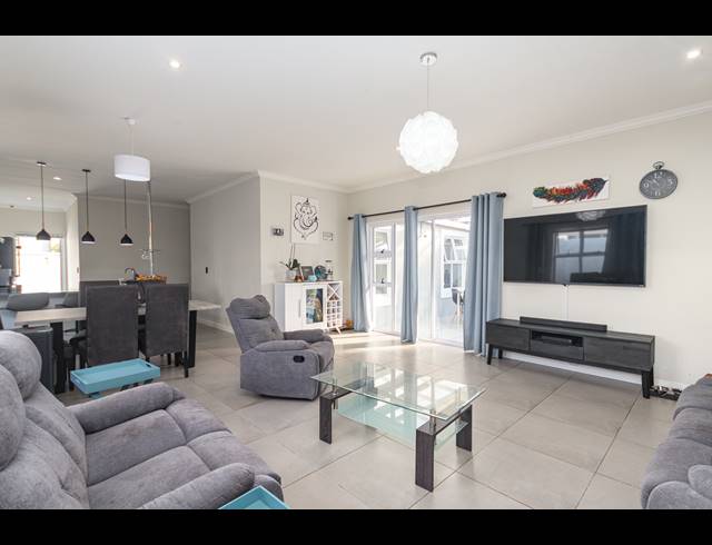 3 BEDROOM FREESTANDING SOLD IN SUNNINGDALE